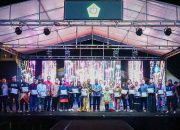 Sukseskan HUT ke-24 Kabupaten Karimun, Bupati Rafiq Berikan Penghargaan ke Berbagai Pihak