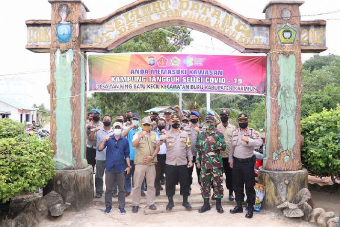 
					Pencanangan Desa Tanjung Batu Kecil Kecamatan Buru, Kabupaten Karimun sebagai kampung tangguh seligi Covid-19, Sabtu (11/7/2020).
