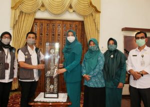 Piala Juara Umum Jambore Kader Posyandu Provinsi Kepri 2020 Tiba di Karimun