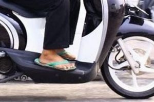 Polisi Tidak Akan Tilang Pemotor yang Pakai Sandal Jepit