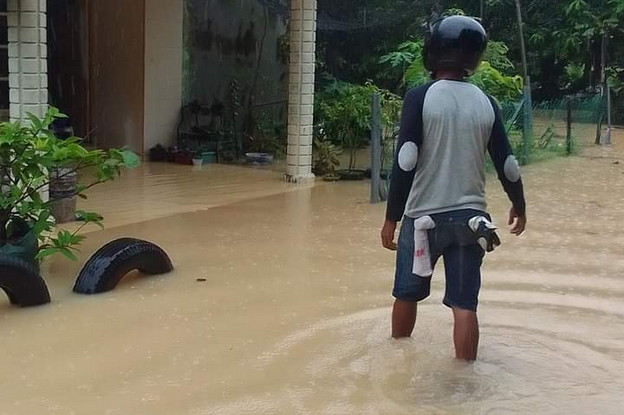 
					Banjir di Karimun, Senin (29/8/2022) pagi. (Foto: ist)