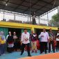 Gubernur Provinsi Kepulauan Riau, Ansar Ahmad membuka turnamen bola voli di Kecamatan Meral, Kabupaten Karimun, Selasa (6/12/2022). Foto: istimewa.
