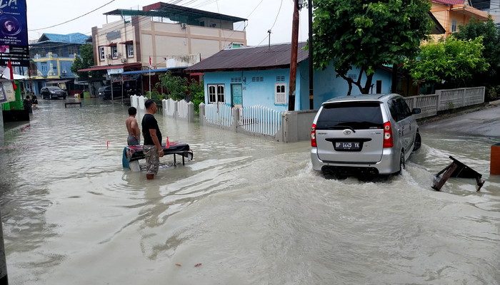 Sejumlah Ruas Jalan di Karimun Terendam Banjir, Air Setinggi Lutut Orang Dewasa